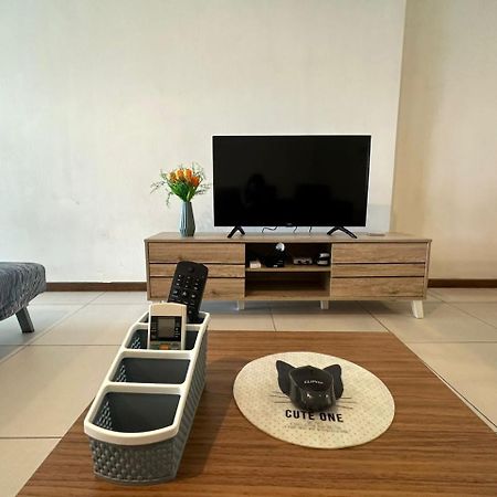Landmark Stunning High Floor Coast View Studio #Netflix #Fast Wifi Tanjung Tokong Exterior photo