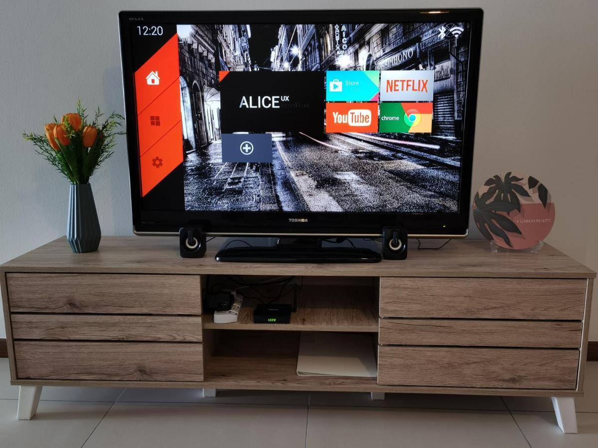 Landmark Stunning High Floor Coast View Studio #Netflix #Fast Wifi Tanjung Tokong Exterior photo