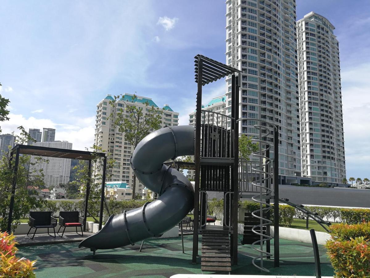 Landmark Stunning High Floor Coast View Studio #Netflix #Fast Wifi Tanjung Tokong Exterior photo