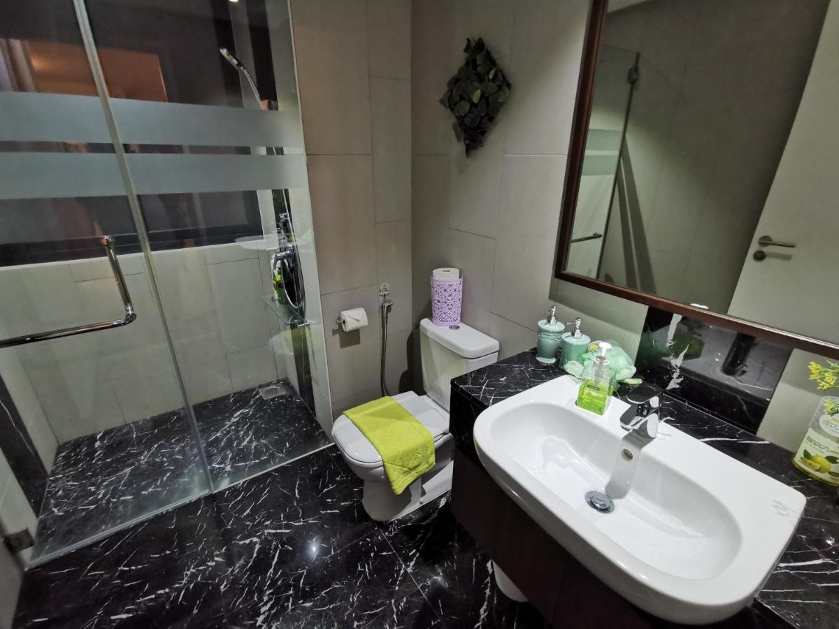 Landmark Stunning High Floor Coast View Studio #Netflix #Fast Wifi Tanjung Tokong Exterior photo