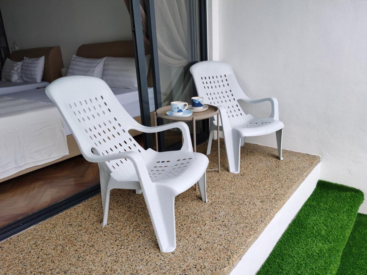 Landmark Stunning High Floor Coast View Studio #Netflix #Fast Wifi Tanjung Tokong Exterior photo