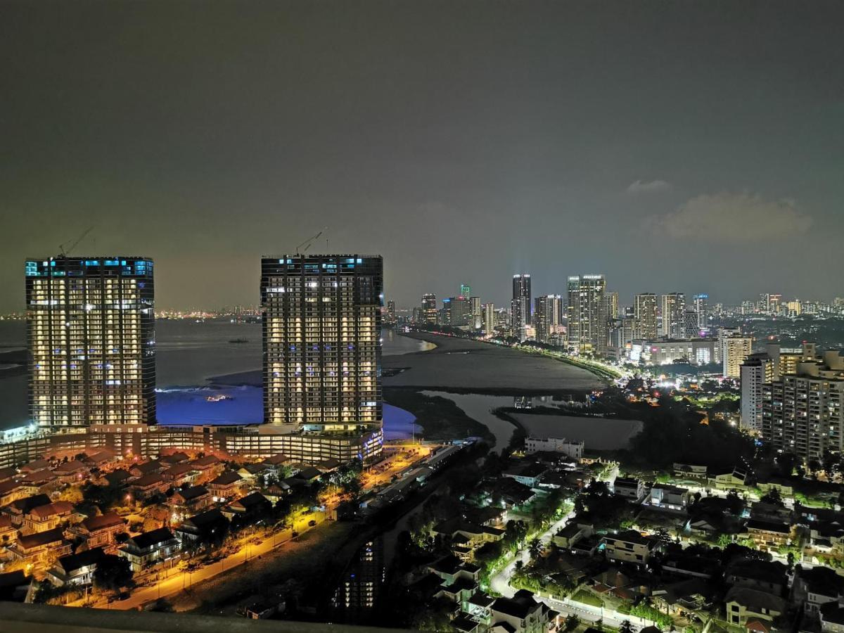Landmark Stunning High Floor Coast View Studio #Netflix #Fast Wifi Tanjung Tokong Exterior photo
