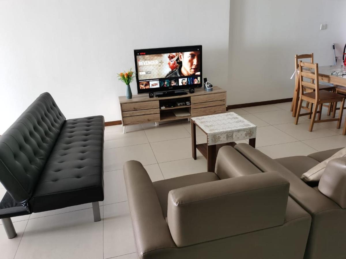Landmark Stunning High Floor Coast View Studio #Netflix #Fast Wifi Tanjung Tokong Exterior photo