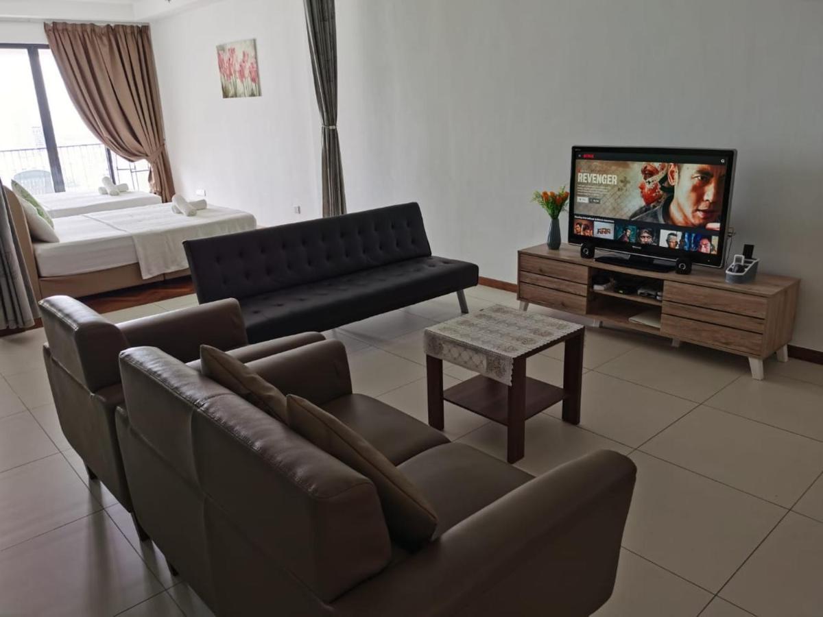 Landmark Stunning High Floor Coast View Studio #Netflix #Fast Wifi Tanjung Tokong Exterior photo